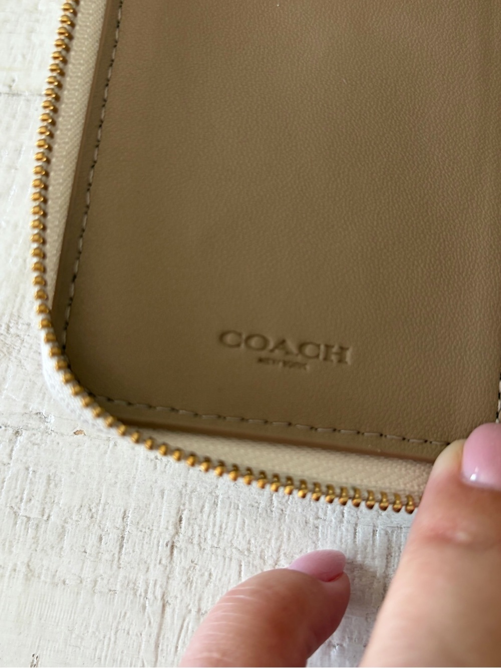 Coach Medium ID Zip Wallet with Floral Whipstitch in Chalk Pebbled Leather - Picture 8 of 15